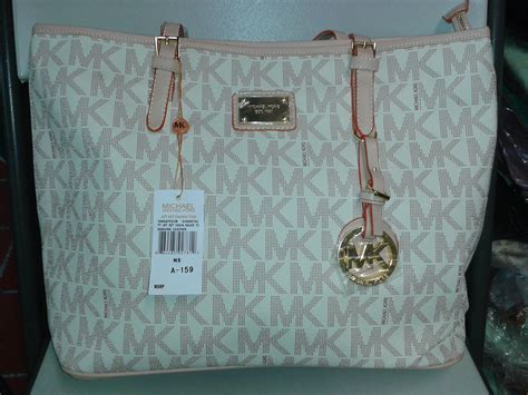 como reconocer una cartera michael kors original|michael kors bolso falso.